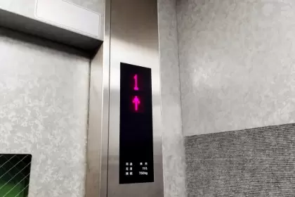 高層階でもエレベーターがあるとラクチンです