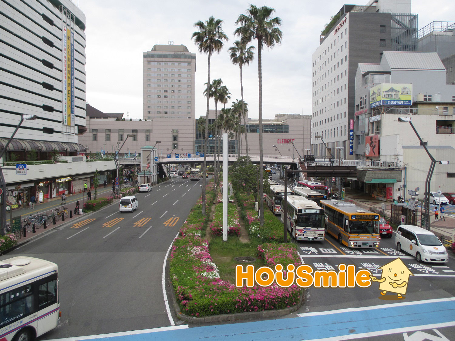 徳島駅周辺は徳島市の中心です