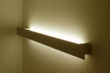 壁面を照らす間接照明