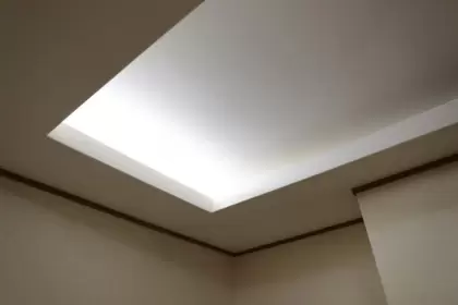 天井を照らす間接照明
