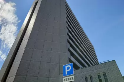 14階建ての徳島市役所本館