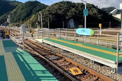 田園風景の中の駅